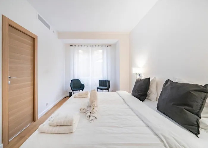 Apartment Wonderful 2 Bedroom *